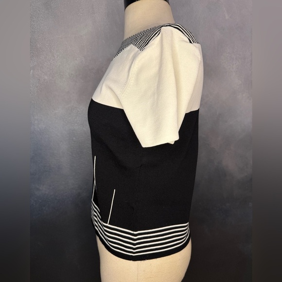 Notations Monochrome Striped Knit Top - Size Medium - Picture 5 of 7